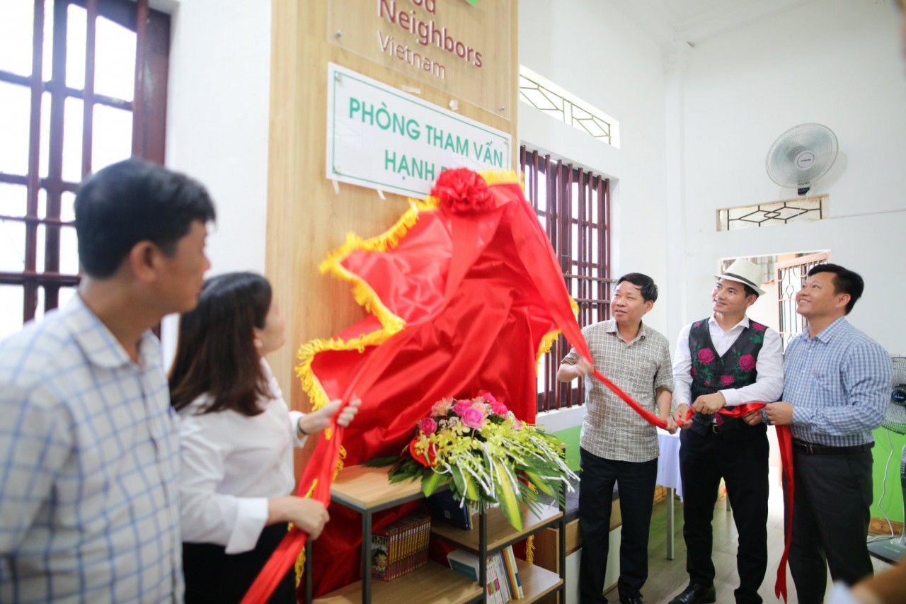 Các đại biểu thực hiện nghi thức ra mắt Phòng tham vấn hạnh phúc. Ảnh: GNI