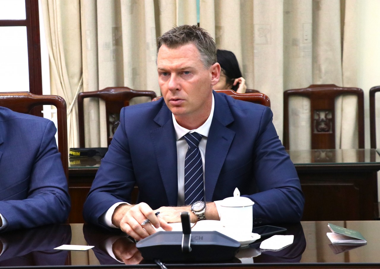 Ông Juhas Csongor - Tổng Giám đốc Công ty Prohuman thông tin về chính sách Chính phủ Hungary dành cho lao động nước ngoài đến từ Việt Nam