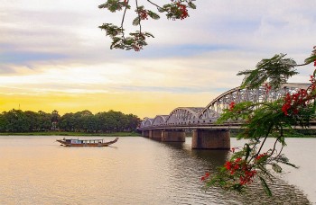Ký giả Pháp dành nhiều lời ngợi ca Huế
