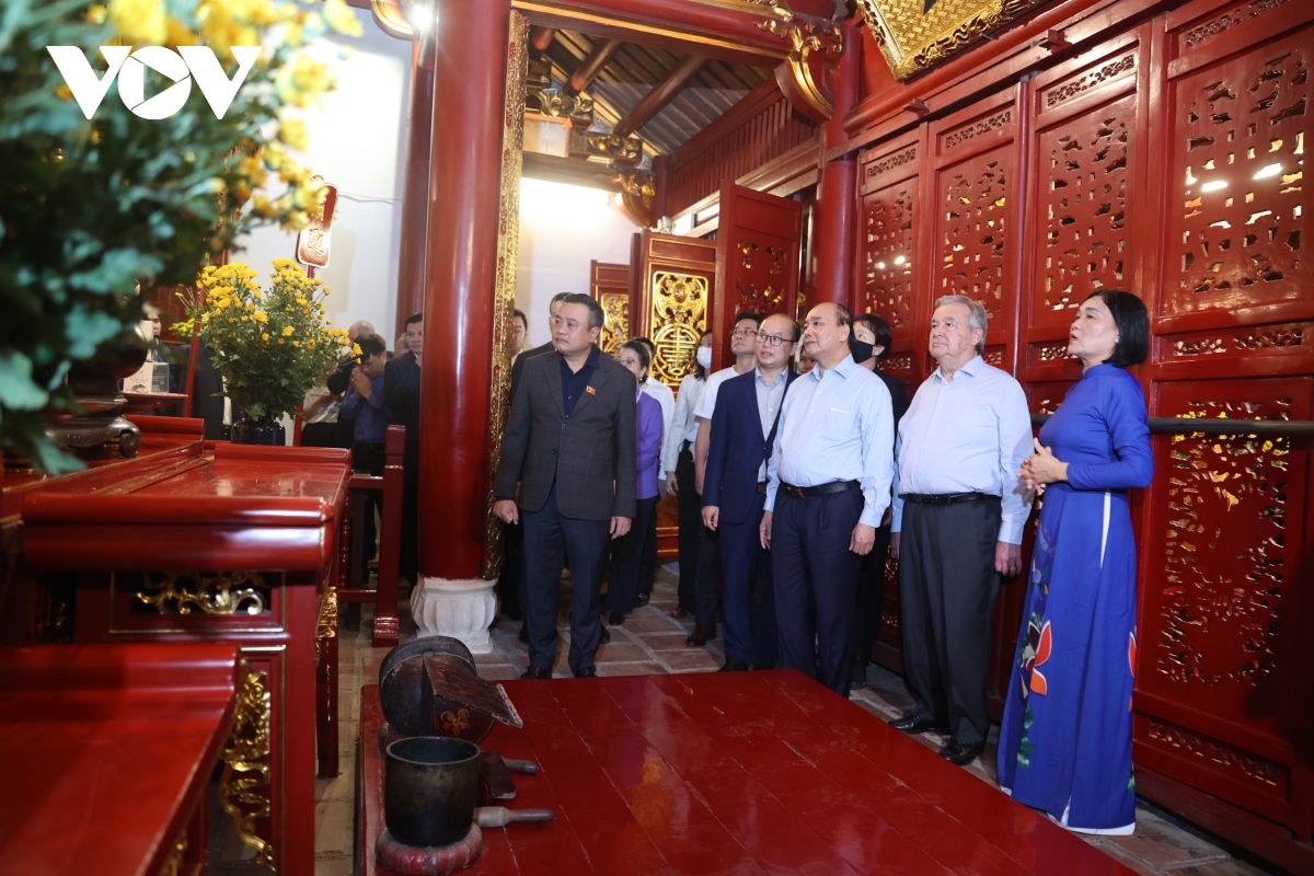 tong thu ky lien hop quoc xem tre nho choi co quanh ho hoan kiem hinh anh 8