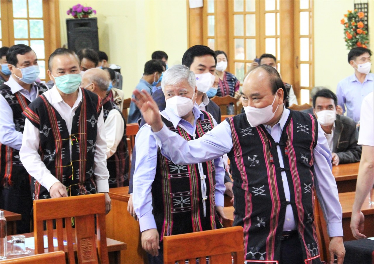 Chủ tịch nước Nguyễn Xuân Phúc dự Ngày hội đại đoàn kết toàn dân tộc tại xã Ba. Ảnh: N.V/Báo Quảng Nam