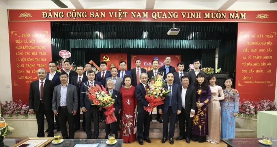 Ban Chấp hành Liên hiệp Hữu nghị Nam Định nhiệm kỳ 2021-2026 ra mắt Đại hội. Ảnh: Tuấn Việt