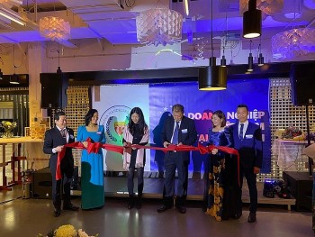 Đoàn kết, tương trợ, đưa hàng Việt Nam “giữ chân” tại thị trường Thuỵ Điển