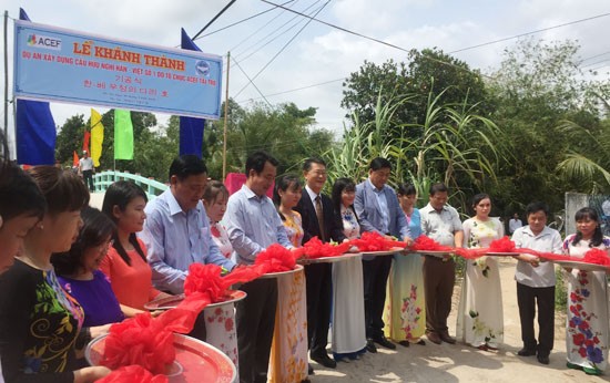 Lễ khánh thành cầu Hữu nghị Hàn- Việt số 1 tại ấp Hòa Mỹ 1, xã Mỹ An, huyện Mang Thít, tỉnh Vĩnh Long.