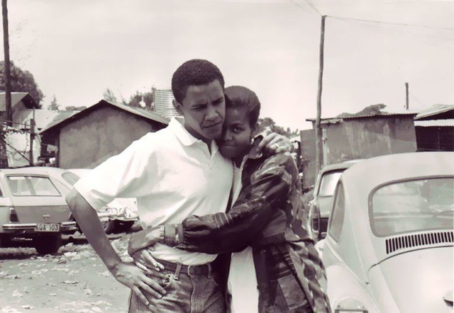 Vợ chồng Cựu tổng thống Obama kỷ niệm 28 năm ngày cưới