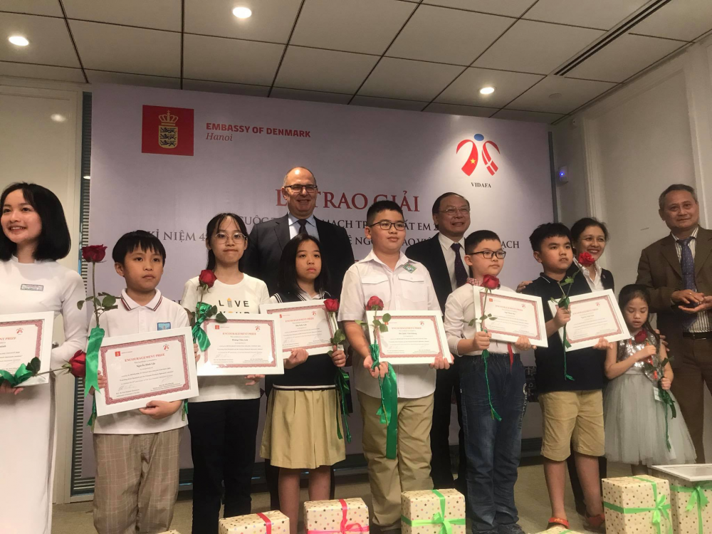 Học sinh tham gia đối ngoại nhân dân qua cuộc thi vẽ 