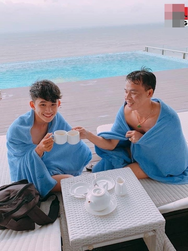 Trải lòng chuyện tình đồng giới chú cháu gây tranh cãi: ‘Chúng tôi yêu nhau chân thật nên không quan trọng lắm lời chỉ trích của người khác’ trai long chuyen tinh dong gioi chu chau gay tranh cai chung toi yeu nhau chan that nen khong quan trong lam loi chi trich cua nguoi khac