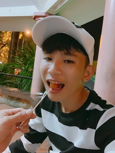 Trải lòng chuyện tình đồng giới chú cháu gây tranh cãi: ‘Chúng tôi yêu nhau chân thật nên không quan trọng lắm lời chỉ trích của người khác’ trai long chuyen tinh dong gioi chu chau gay tranh cai chung toi yeu nhau chan that nen khong quan trong lam loi chi trich cua nguoi khac