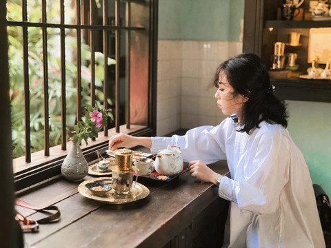 tan huong tron ven ve binh yen cua hoi an tai 5 tiem ca phe co dien
