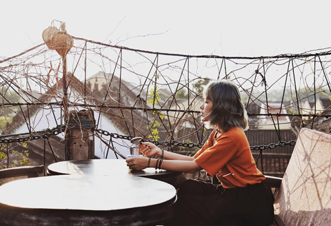 tan huong tron ven ve binh yen cua hoi an tai 5 tiem ca phe co dien