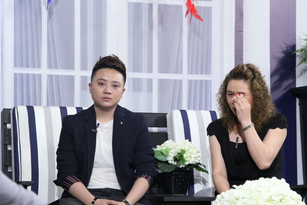 Come out tập 27: Xót lòng câu chuyện mẹ đi tìm người con chuyển giới và quá trình đấu tranh để được là chính mình come out tap 27 xot long cau chuyen me di tim nguoi con chuyen gioi va qua trinh dau tranh de duoc la chinh minh