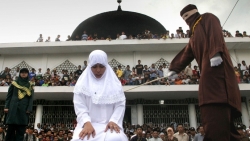 Brunei: Sẽ áp dụng luật ném đá đến chết người có hành vi quan hệ đồng tính và thông dâm vào tuần tới