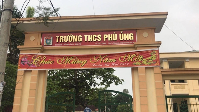 phu huynh hoc sinh bao hanh ban cung lop mat an mat ngu vi con lam loi