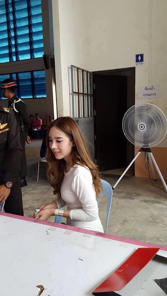 do khoc do cuoi chuyen nguoi dep chuyen gioi trong ki kham nghia vu quan su o thai lan