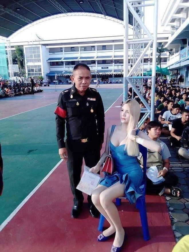 do khoc do cuoi chuyen nguoi dep chuyen gioi trong ki kham nghia vu quan su o thai lan