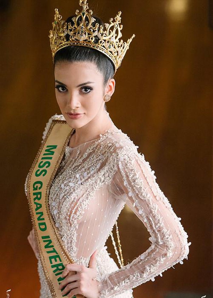 hoa hau ngat xiu bi nem da vi phat ngon ki thi nguoi chuyen gioi