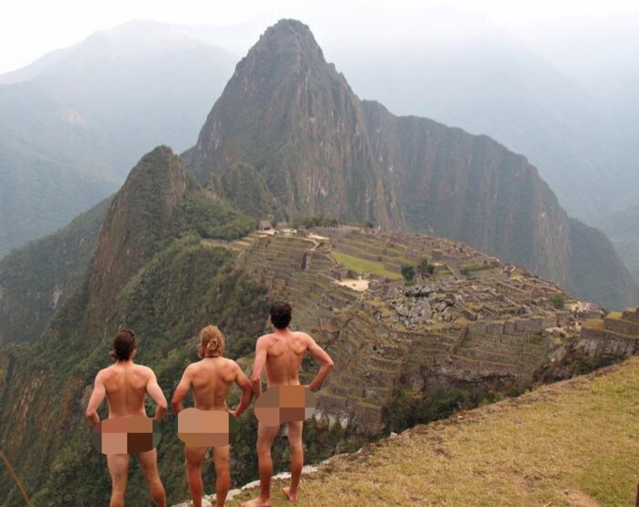 Những vụ chụp ảnh nude ở các di tích gây phẫn nộ trên thế giới nhung vu chup anh nude o cac di tich gay phan no tren the gioi