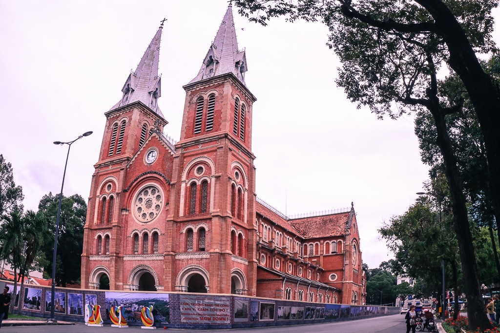Nhà thờ Đức Bà: Tuyệt tác kiến trúc Pháp giữa lòng Sài Gòn nha tho duc ba tuyet tac kien truc phap giua long sai gon