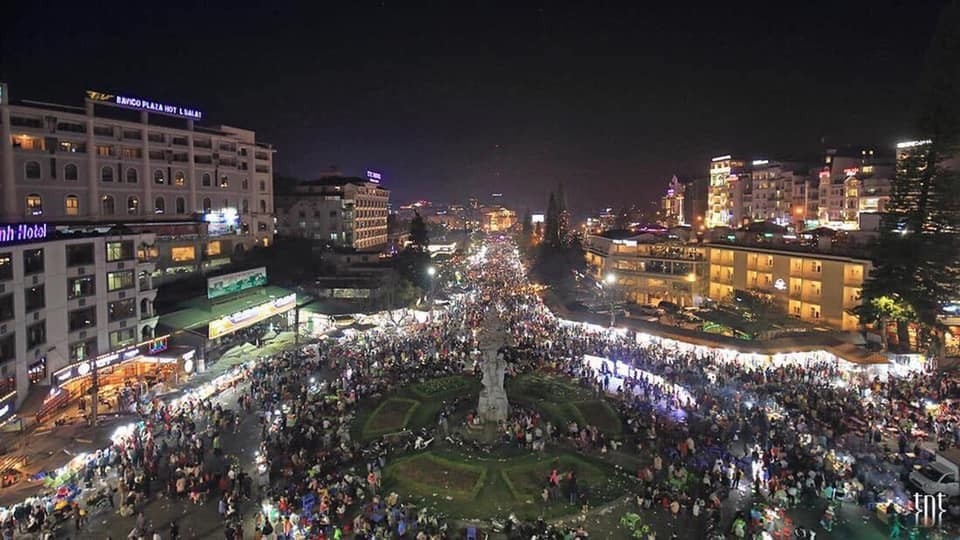 Các điểm du lịch sau ngày nghỉ Giỗ tổ Hùng Vương: Nơi tranh thủ "chặt chém", nơi chìm trong "biển rác" cac diem du lich sau ngay nghi gio to hung vuong noi tranh thu chat chem noi chim trong bien rac