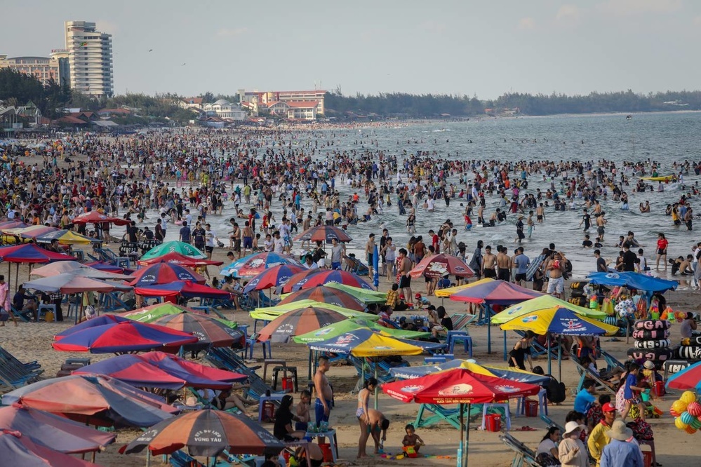 Các điểm du lịch sau ngày nghỉ Giỗ tổ Hùng Vương: Nơi tranh thủ "chặt chém", nơi chìm trong "biển rác" cac diem du lich sau ngay nghi gio to hung vuong noi tranh thu chat chem noi chim trong bien rac