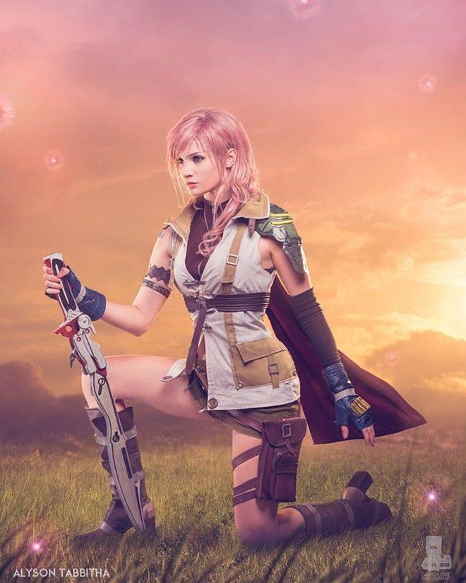 nu cosplayer hoa trang y het ban goc den than thai cung giong 100