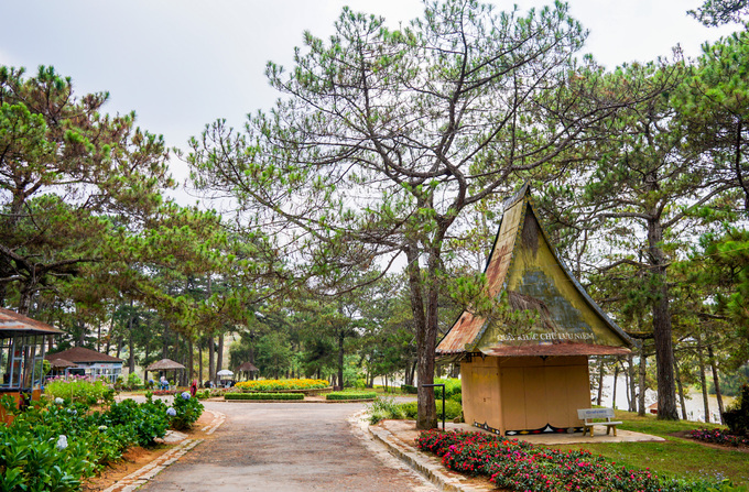 ho nuoc gan lien voi nhung cau chuyen tinh buon o da lat