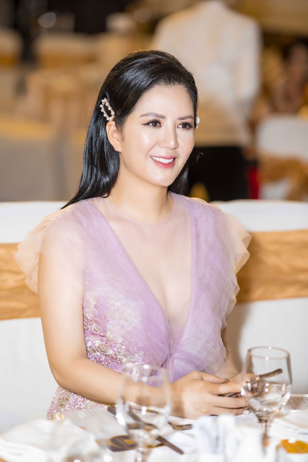 Đinh Hiền Anh - "Bông hồng quyền lực" là ai? dinh hien anh bong hong quyen luc la ai