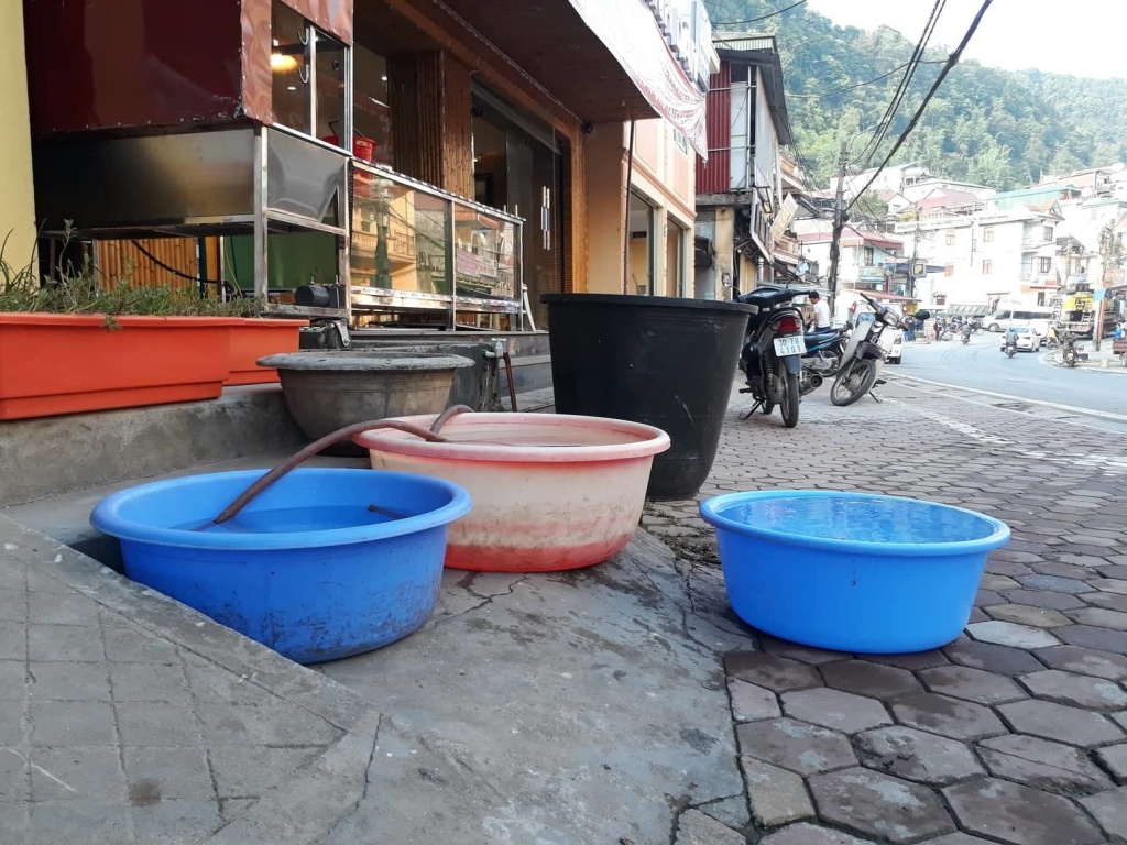 Sa Pa mất nước trước dịp nghỉ lễ 30/4 - 1/5: Cuộc sống người dân đảo lộn, khách du lịch "kêu trời" sa pa mat nuoc truoc dip nghi le 304 15 cuoc song nguoi dan dao lon khach du lich keu troi