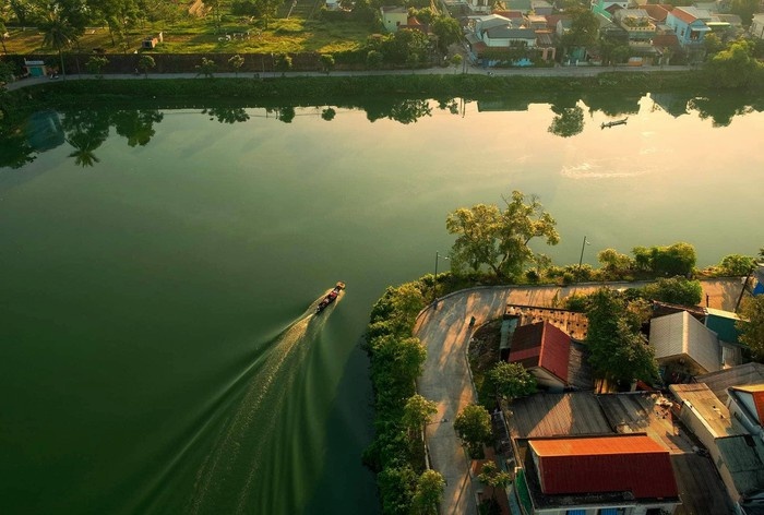 co do hue nhin tu khinh khi cau ngay nghi le