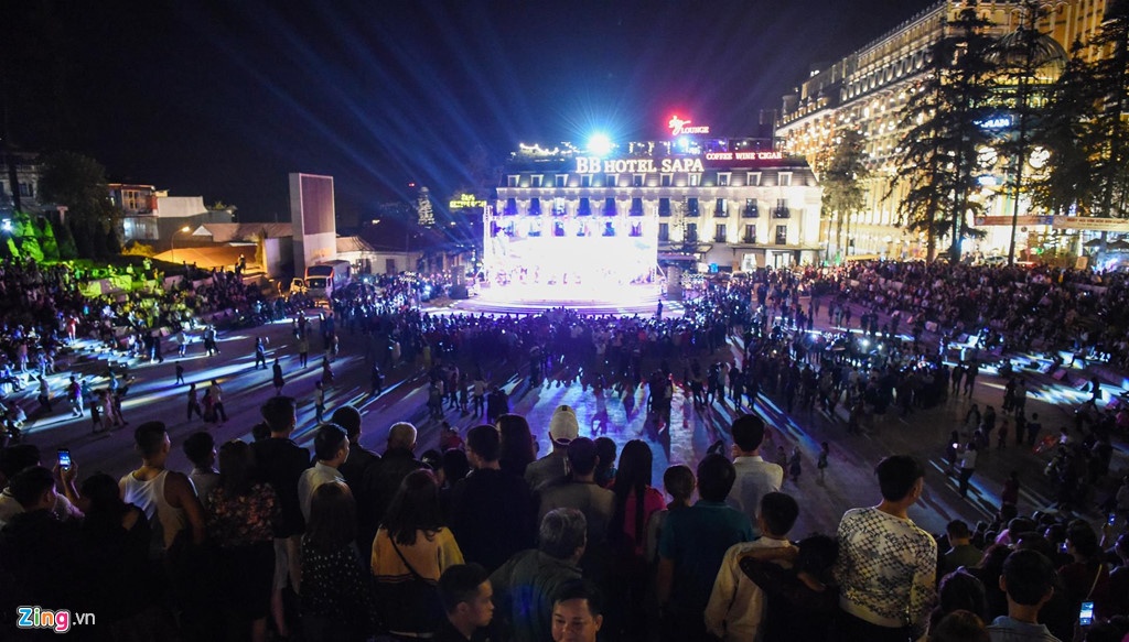 2 ngày đầu kỳ nghỉ lễ: Nhiều điểm du lịch "quá tải", "cò mồi" bủa vây 2 ngay dau ky nghi le nhieu diem du lich qua tai co moi bua vay