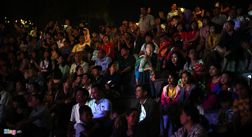 2 ngày đầu kỳ nghỉ lễ: Nhiều điểm du lịch "quá tải", "cò mồi" bủa vây 2 ngay dau ky nghi le nhieu diem du lich qua tai co moi bua vay