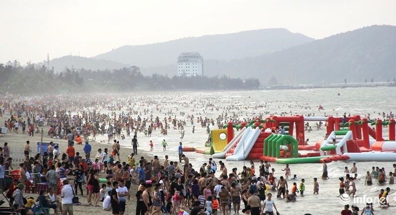 2 ngày đầu kỳ nghỉ lễ: Nhiều điểm du lịch "quá tải", "cò mồi" bủa vây 2 ngay dau ky nghi le nhieu diem du lich qua tai co moi bua vay