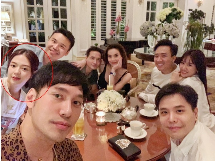 sao viet du lich nuoc ngoai cung ban be hat karaoke dip nghi le