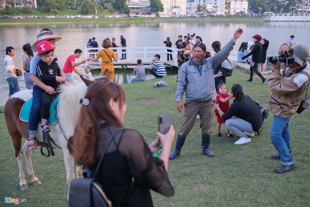 Nghỉ lễ 30/4 - 1/5: Nhiều điểm du lịch quá tải, ách tắc nghi le 304 15 nhieu diem du lich qua tai ach tac