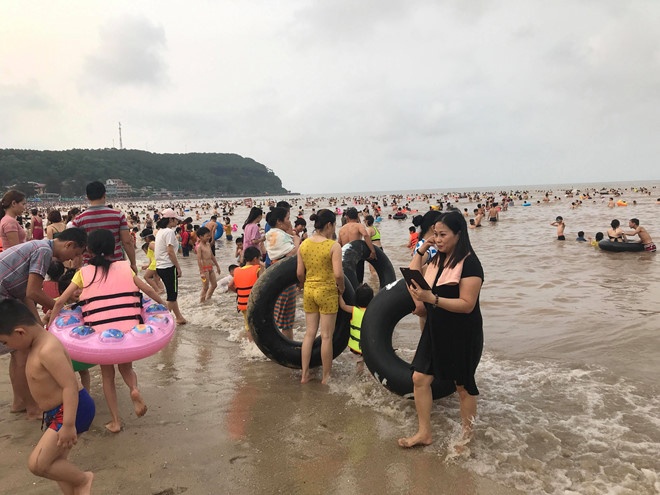 Nghỉ lễ 30/4 - 1/5: Nhiều điểm du lịch quá tải, ách tắc nghi le 304 15 nhieu diem du lich qua tai ach tac