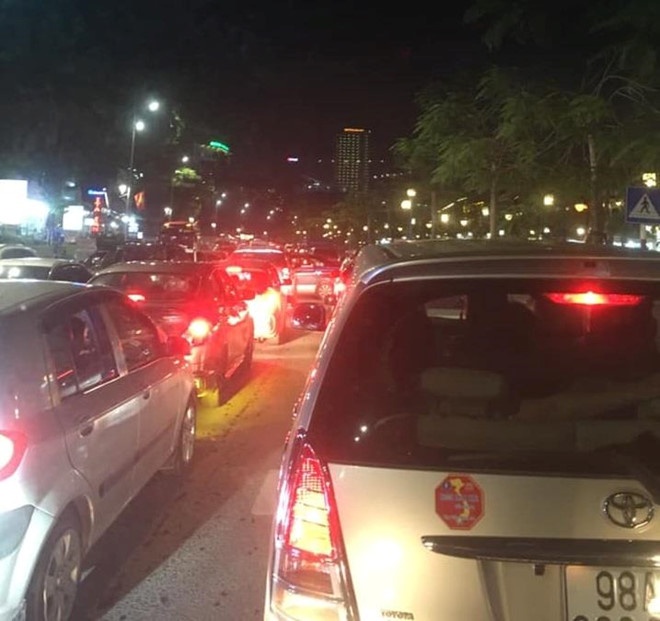 Nghỉ lễ 30/4 - 1/5: Nhiều điểm du lịch quá tải, ách tắc nghi le 304 15 nhieu diem du lich qua tai ach tac