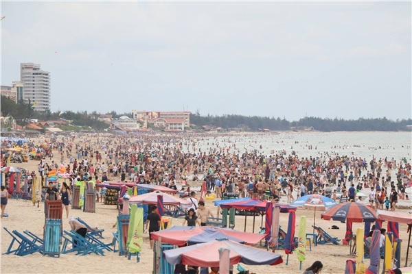 Nghỉ lễ 30/4 - 1/5: Nhiều điểm du lịch quá tải, ách tắc nghi le 304 15 nhieu diem du lich qua tai ach tac