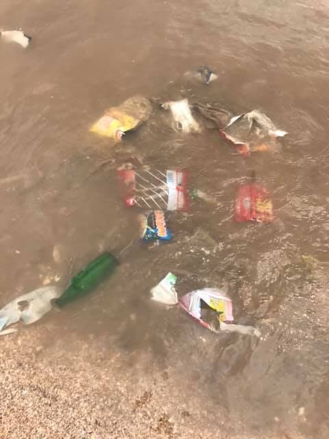 Choáng với hình ảnh rác thải "bủa vây" các tụ điểm du lịch trong dịp nghỉ lễ 30/4 - 1/5 choang voi hinh anh rac thai bua vay cac tu diem du lich trong dip nghi le 304 15