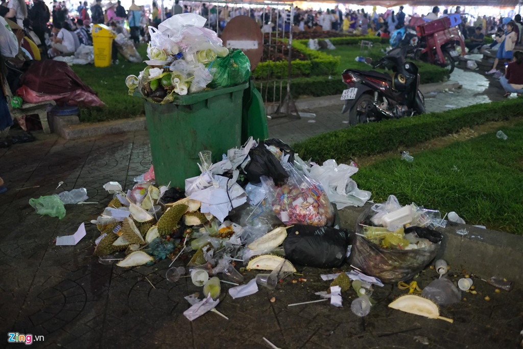 Choáng với hình ảnh rác thải "bủa vây" các tụ điểm du lịch trong dịp nghỉ lễ 30/4 - 1/5 choang voi hinh anh rac thai bua vay cac tu diem du lich trong dip nghi le 304 15
