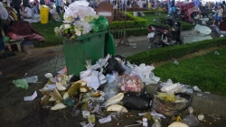 hang loat nhung su viec khien du khach buc xuc dip nghi le 304 15 nghi duong hay ruoc buc vao than