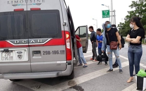 hang loat nhung su viec khien du khach buc xuc dip nghi le 304 15 nghi duong hay ruoc buc vao than