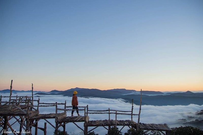 "Cầu gỗ săn mây" ngừng nhận khách - hồi chuông cảnh báo về ý thức của người tham gia cau go san may ngung nhan khach tham quan hoi chuong canh bao ve y thuc cua nguoi tham gia