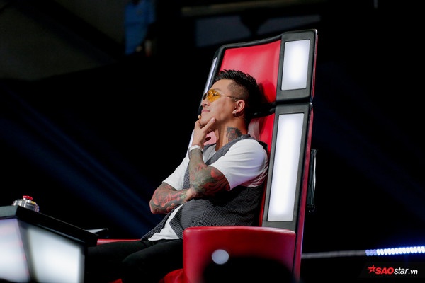 tap 4 the voice 2019 lam bao ngoc khien 4 hlv dao dien bam nut switch tuan hung loai juky san