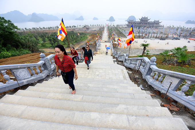 trung tam hoi nghi quoc te phuc vu dai le phat dan