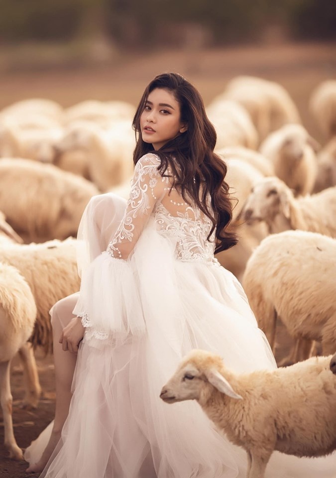 facebook sao viet hom nay 85 bao thy ngam thong bao quay tro lai showbiz mau thuy khoe voc dang day quyen ru