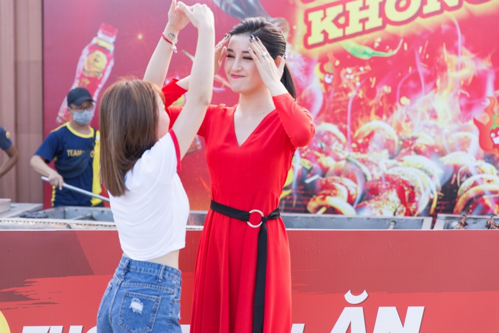 cu dan mang hao huc ngong cho le hoi nong nhat he danh cho gioi tre