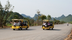 Phật tử tham dự Đại lễ Vesak 2019 được phục vụ miễn phí xe điện, cơm chay và nước uống