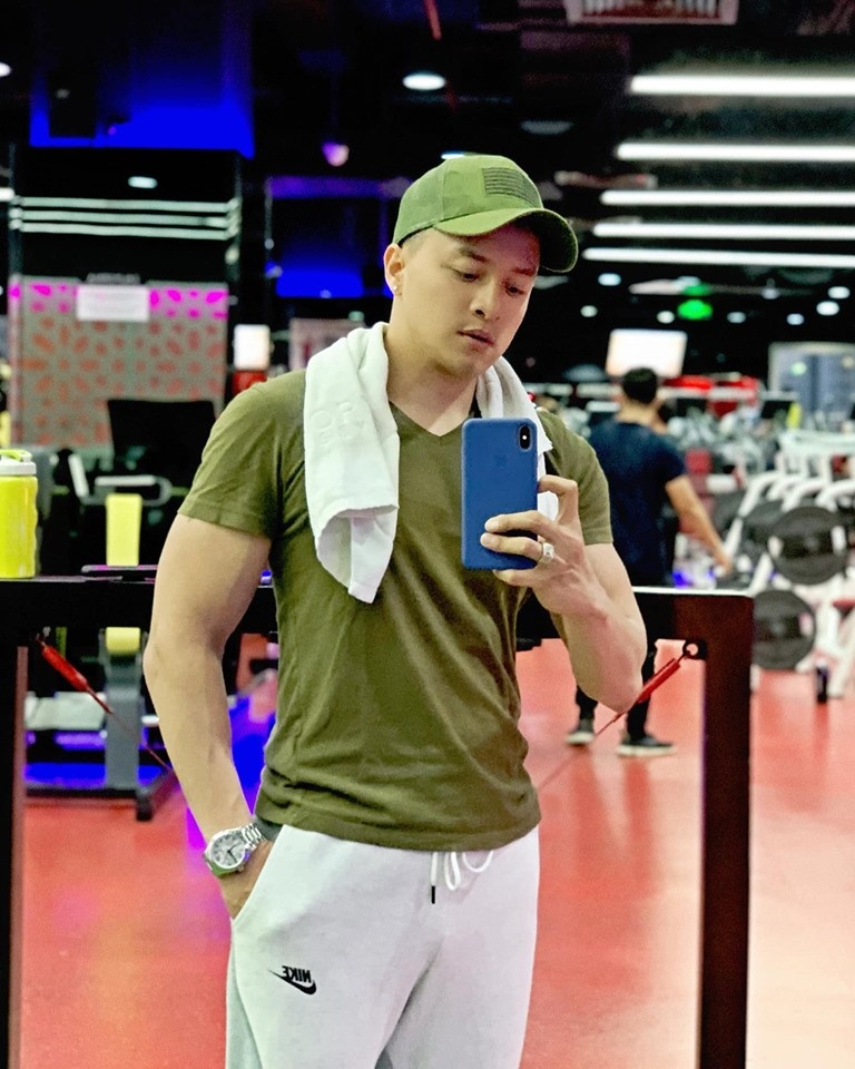 Facebook sao Việt hôm nay (11/5): Hồ Ngọc Hà thanh lý quần áo ủng hộ bệnh nhân nghèo, Lương Thế Thành hạnh phúc bên bà xã facebook sao viet hom nay 115