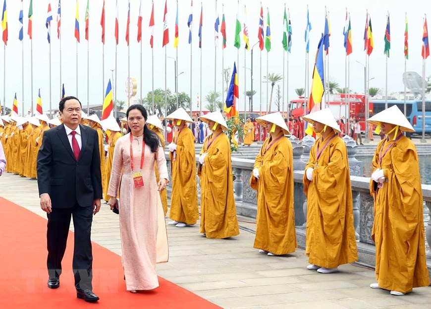 Hơn 20.000 đại biểu tham dự lễ khai mạc Đại lễ Phật Đản Vesak 2019 ở chùa Tam Chúc hon 20000 dai bieu tham du le khai mac dai le phat dan vesak 2019 o chua tam chuc