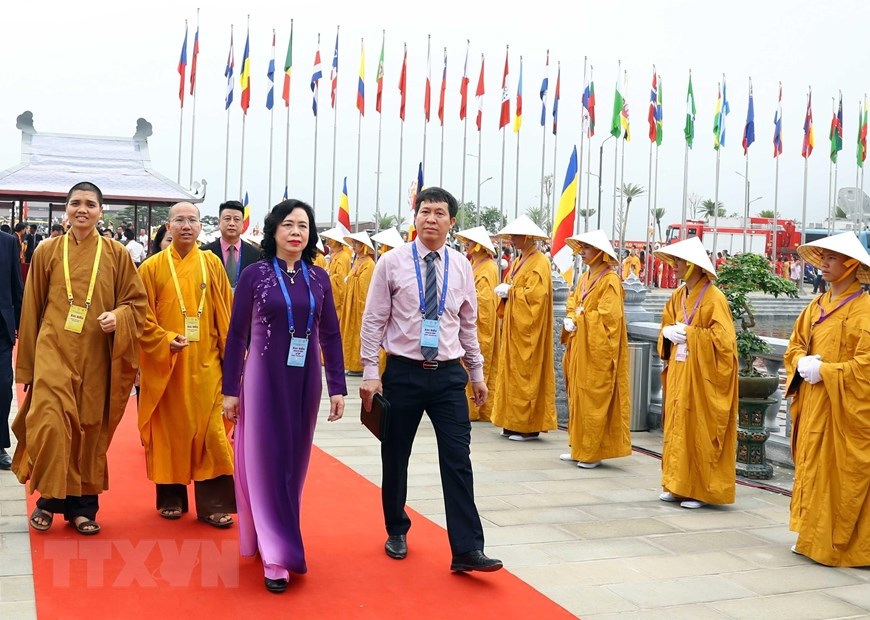 Hơn 20.000 đại biểu tham dự lễ khai mạc Đại lễ Phật Đản Vesak 2019 ở chùa Tam Chúc hon 20000 dai bieu tham du le khai mac dai le phat dan vesak 2019 o chua tam chuc